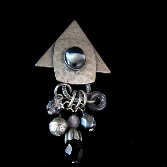 Vintage hammered pewter tone geometic metal brooch with dangling beads-lapel pin - Picture 5 of 5